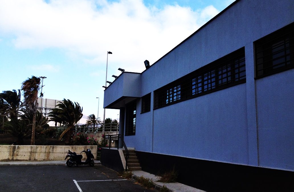 Instalación eléctrica de BT en edificio servicios varios lado tierra. Aeropuerto de Gran Canaria, España