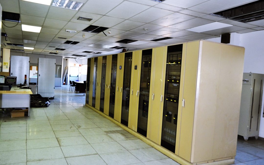 Instalación eléctrica de BT en central eléctrica lado tierra. Aeropuerto de Gran Canaria, España