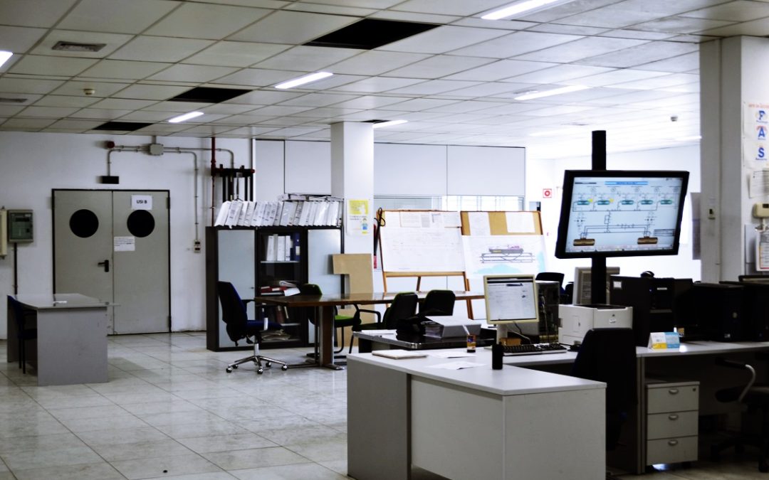 Instalación eléctrica de BT en central eléctrica lado tierra. Aeropuerto de Gran Canaria, España