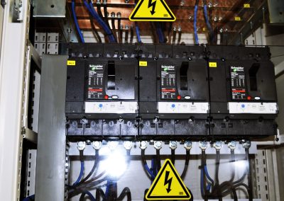 Instalación eléctrica de BT en ILS. Aeropuerto de Gran Canaria, España