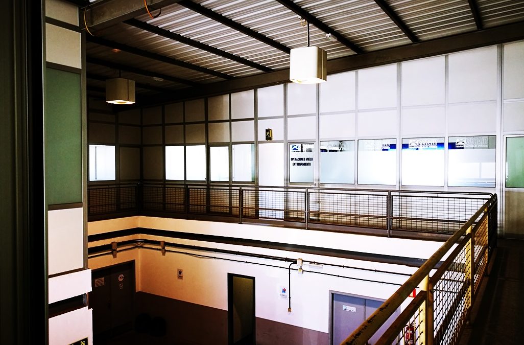 Instalación eléctrica de BT en naves de usos compartidos. Aeropuerto de Gran Canaria, España
