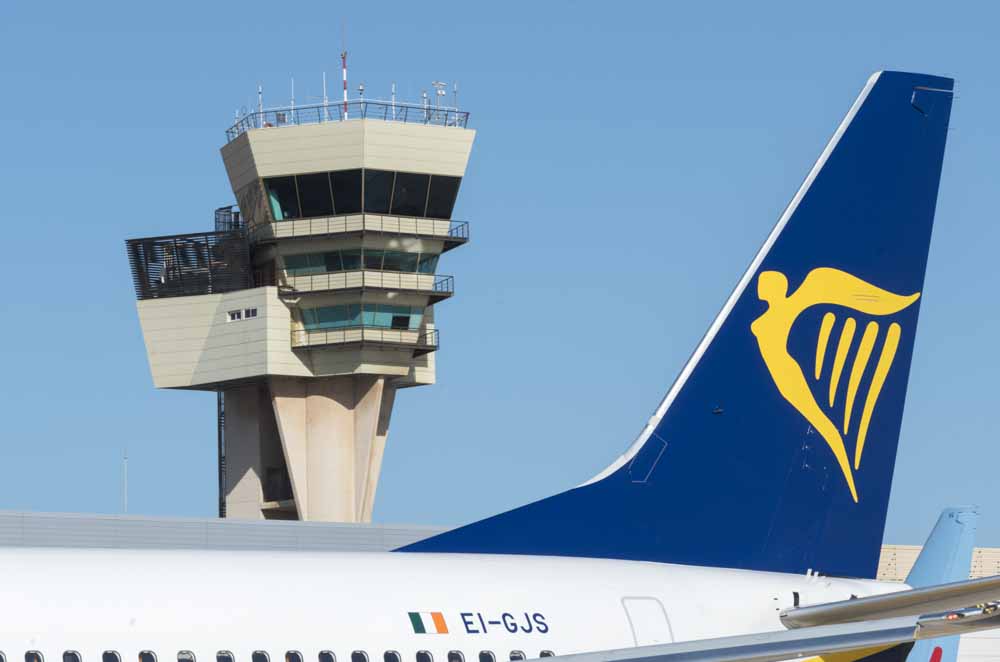 Modificación de instalación eléctrica de BT en torre de control (2). Aeropuerto de Gran Canaria, España