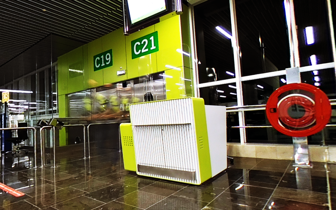 Instalación de protección contra incendios activa y pasiva en galería comercial. Aeropuerto de Gran Canaria, España