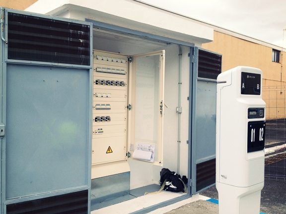 Instalación eléctrica cargadores de vehículos eléctricos. Aeropuerto de Tenerife Sur, Tenerife, España