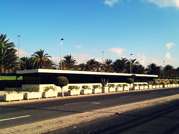 Instalación eléctrica intercambiador de guaguas. Aeropuerto de Gran Canaria, España