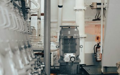 Arrancador Suave o Variador de Frecuencia en Bombeo de Agua: Criterios de Selección, Control del Golpe de Ariete y Ahorro Energético